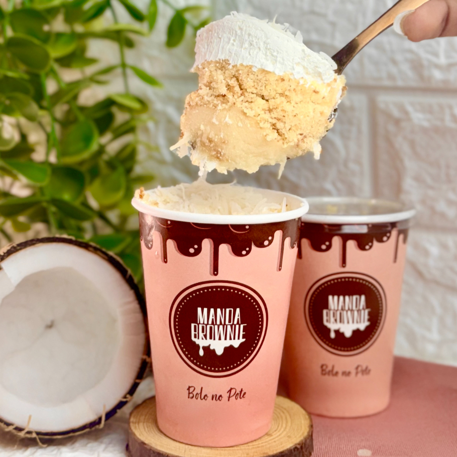 Se ama bolo gelado e molhadinho você vai se sentir nas nuvens! Massa branca fofinha recheada com creme de coco cremoso e finalizado com mousse de Ninho. Peça o seu agora mesmo! Peso médio: 200g