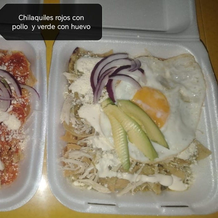 Chilaquiles Sencillos Pollo o 1 Huevo