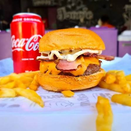1 X-bacon OU 1 baita burguer, 01 porção de fritas tradicional, 01 refrigerante lata (MANDAR A OPÇÃO ESCOLHIDA DE LANCHE E REFRIGERANTE NO NOSSO CHAT)