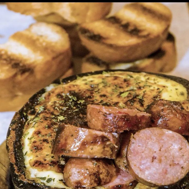 Queso Fundido con Chorizo