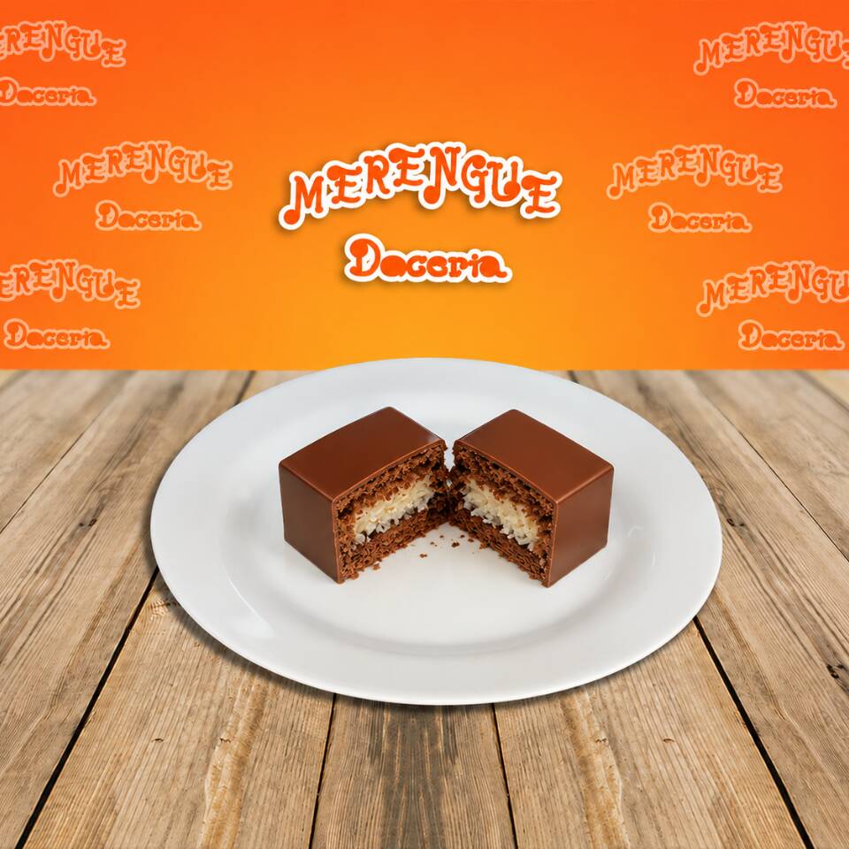 ✨ O novo pão de mel chegou de cara nova! Agora em um formato quadrado e delicado, ideal para presentear ou simplesmente se deliciar. 🍫🍯 Ele continua com a mesma massa macia e aromática, preparada com mel e especiarias selecionadas, mas vem ainda mais especial: recheado com leite condensado e coco, garantindo um sabor único e uma cremosidade irresistível. E o melhor: está menor, mais prático e com valor super acessível, sem perder a qualidade que você já ama. 😍