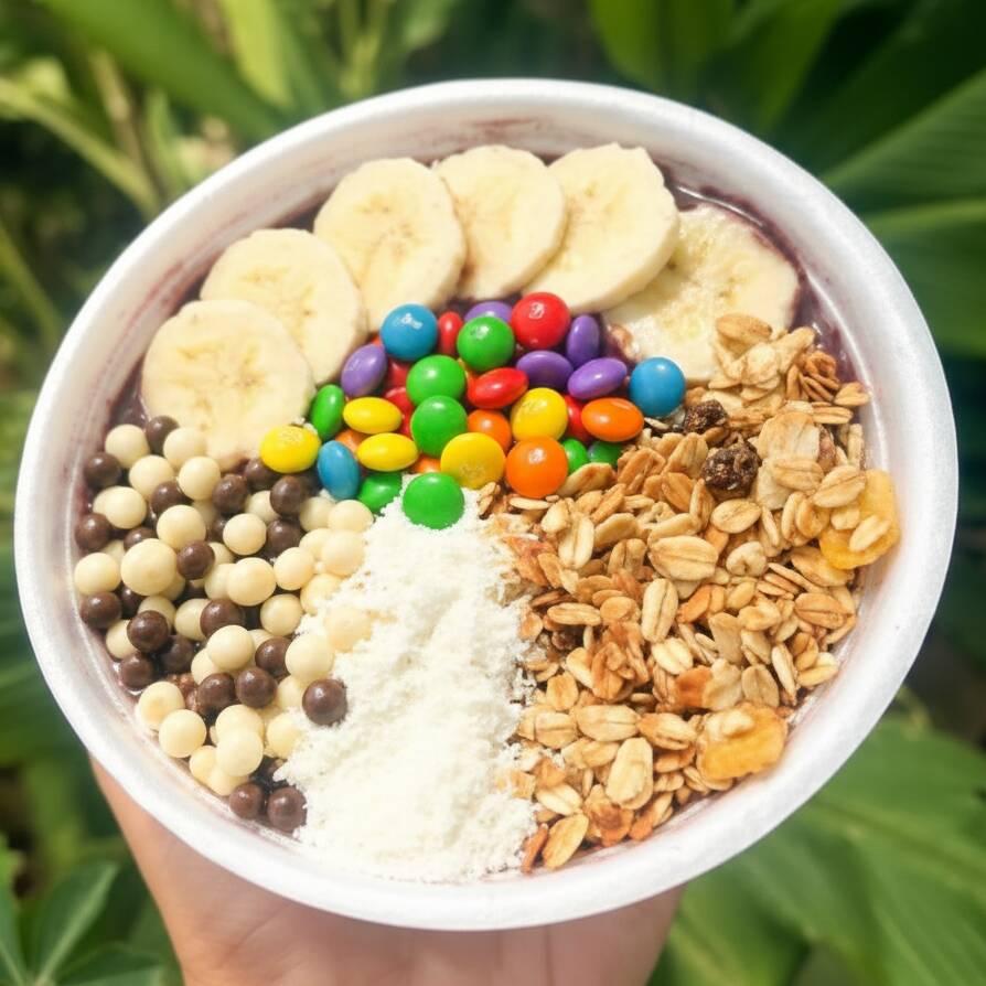 A tigela perfeita pra quem gosta de açaí bem servido 💜 Escolha o tamanho, monte sua combinação com os acompanhamentos que você preferir e finalize com as caldas do seu jeito. Nosso açaí é super cremoso, gelado e preparado na hora, garantindo sabor e qualidade do início ao fim.