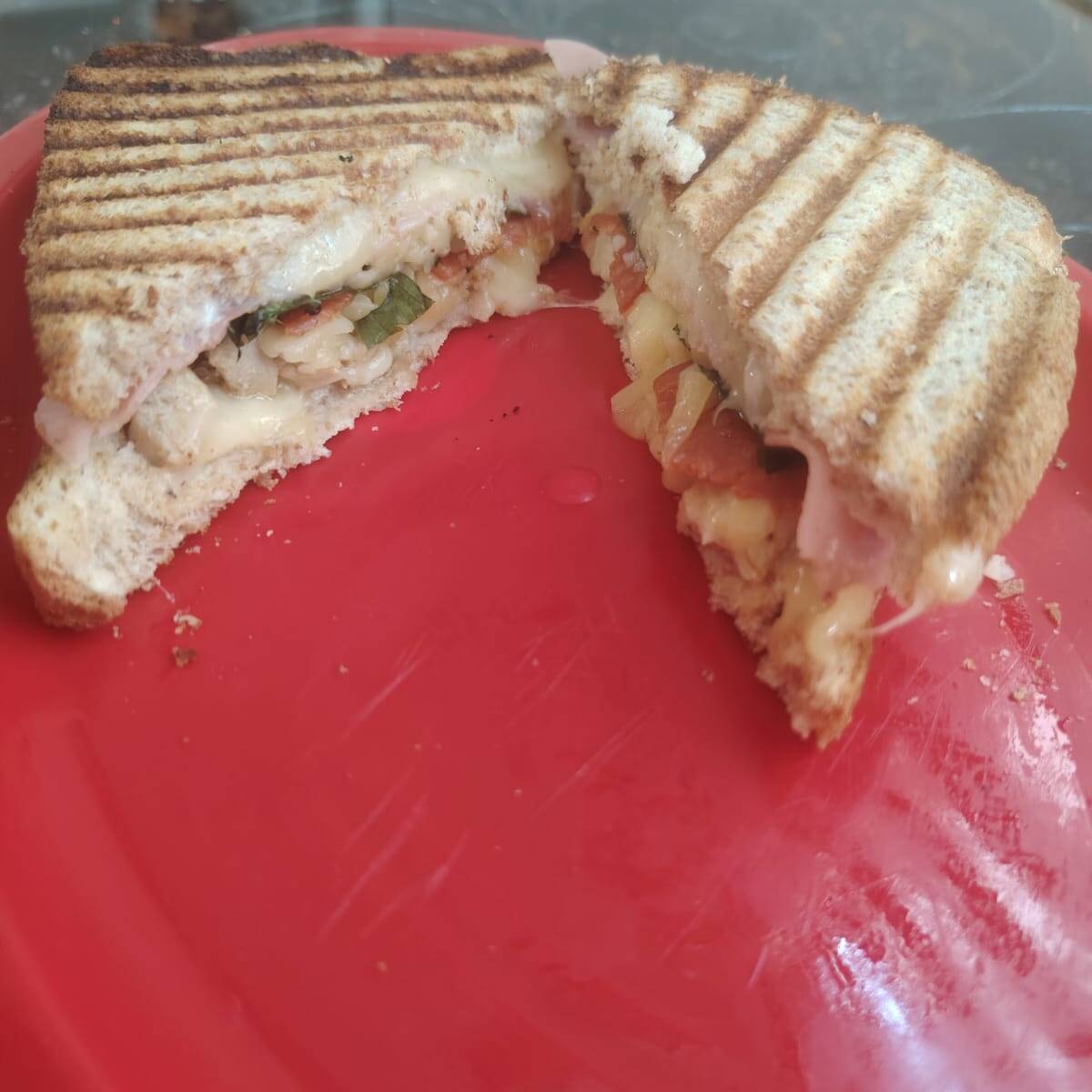 Sandwich coyol pollo y pepperoni