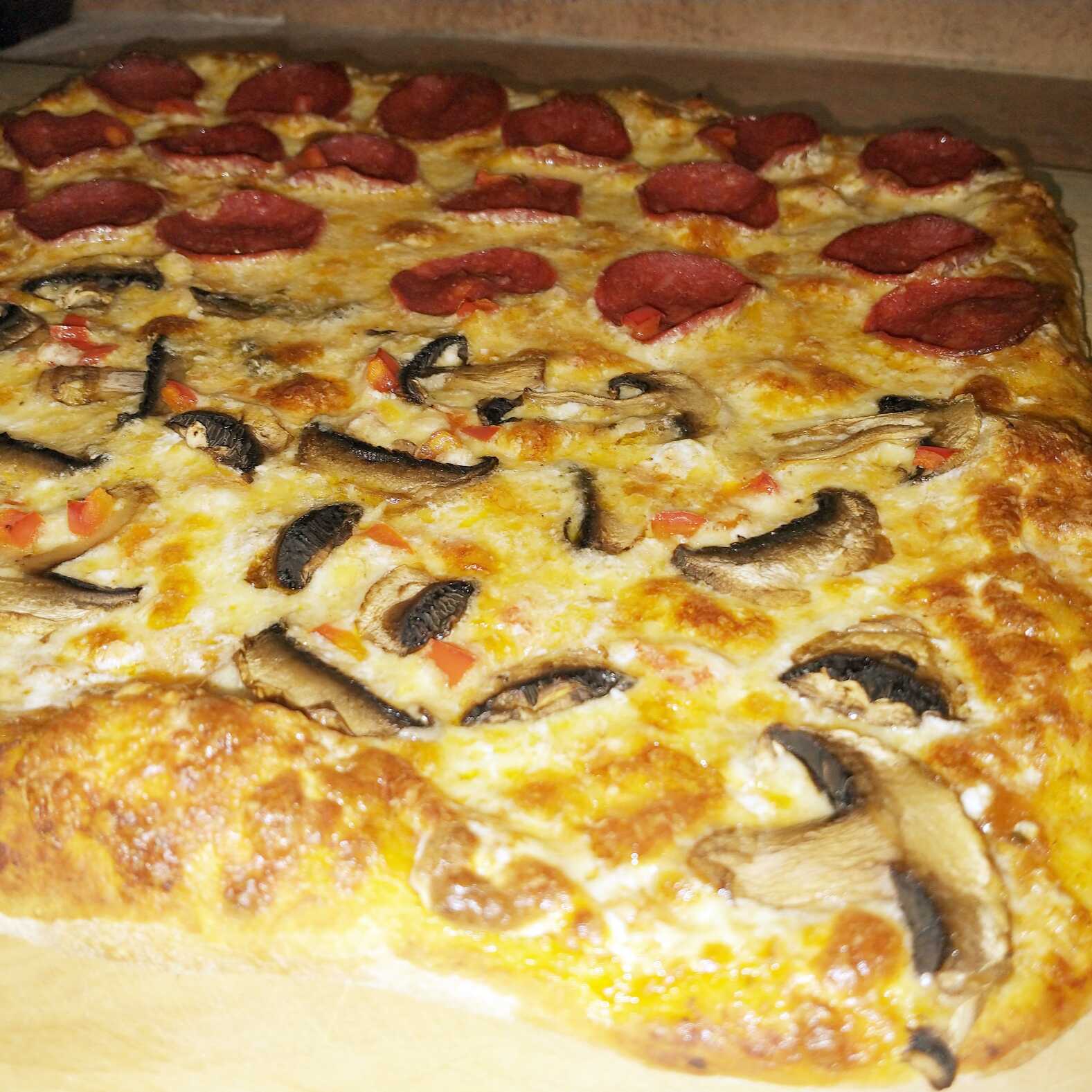 Pizza Pepperoni y Champiñones Grande CB