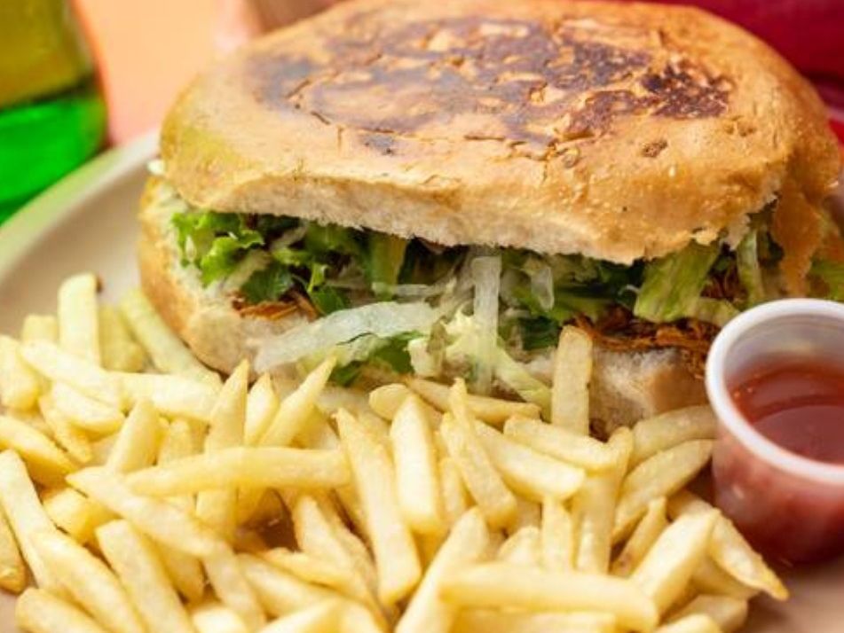 Combo Torta con Papas y Agua 1/2L