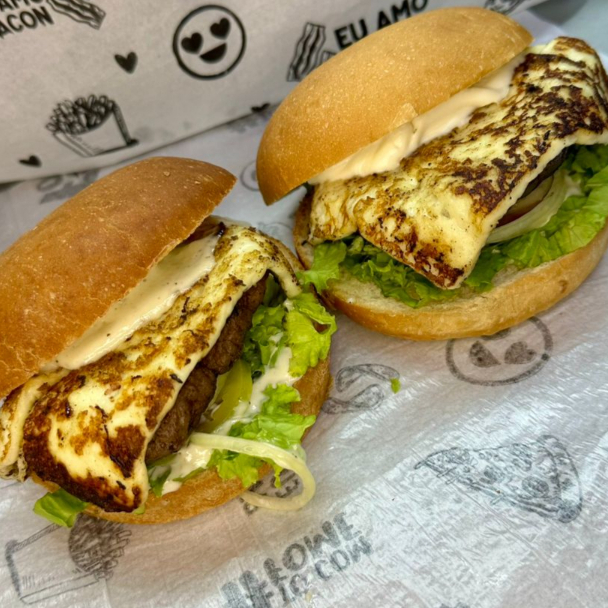 Pão,brioche 100g de hambúrguer artesanal bem saborosa,100g queijo coalho, molho especial salada ( alface ,tomate e cebola) combinação perfeita