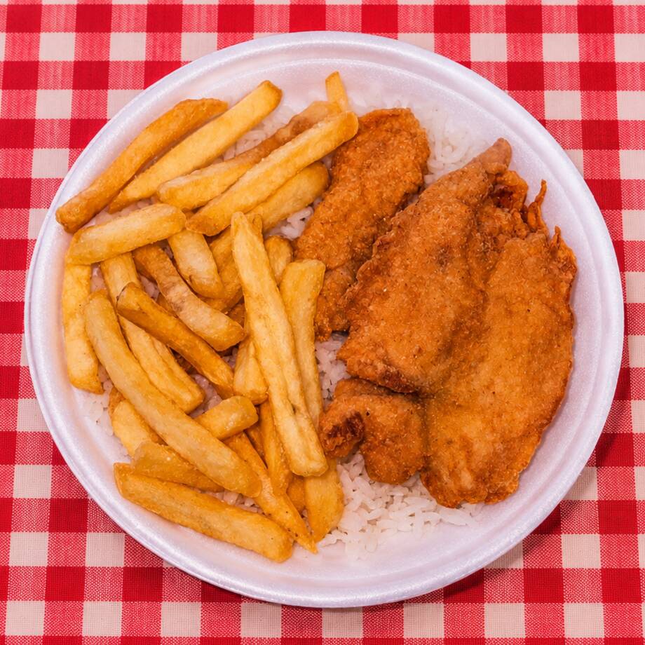 Marmita pequena de filé de frango a milanesa com batata frita: uma refeição prática, saborosa e leve, perfeita para matar a fome com simplicidade e muito sabor.