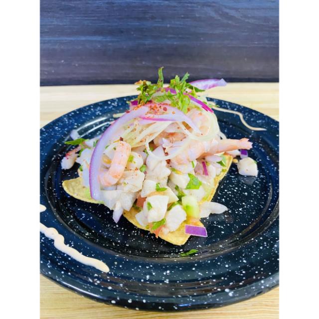 TOSTADA DE CEVICHE CON CAMARONES
