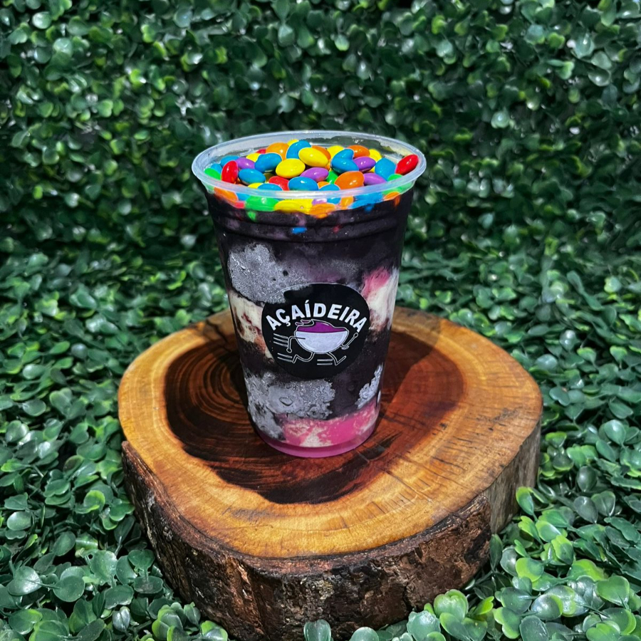 Açaí, 1 calda, 1 creme, 2 complementos, 1 fruta