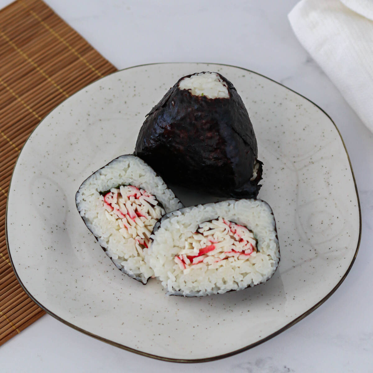 Kani Kama, hortelã, arroz de sushi, maionese, caldo de limão.