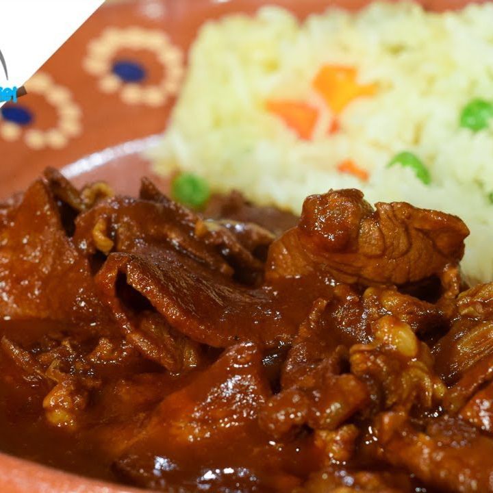 Carne de Res en Salsa de Guajillo