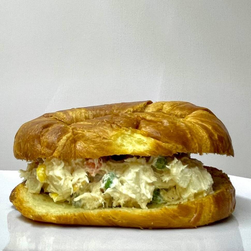 Croissant de Ensalada de Pollo