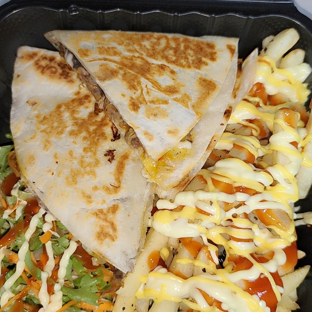 Quesadilla de Carne Desmechada, Pollo o Mixta
