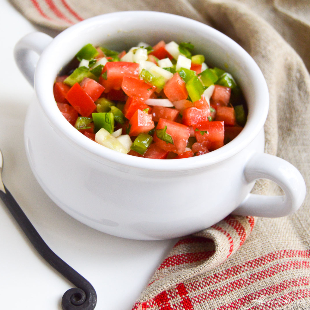 Tomate, cebola e pimentão