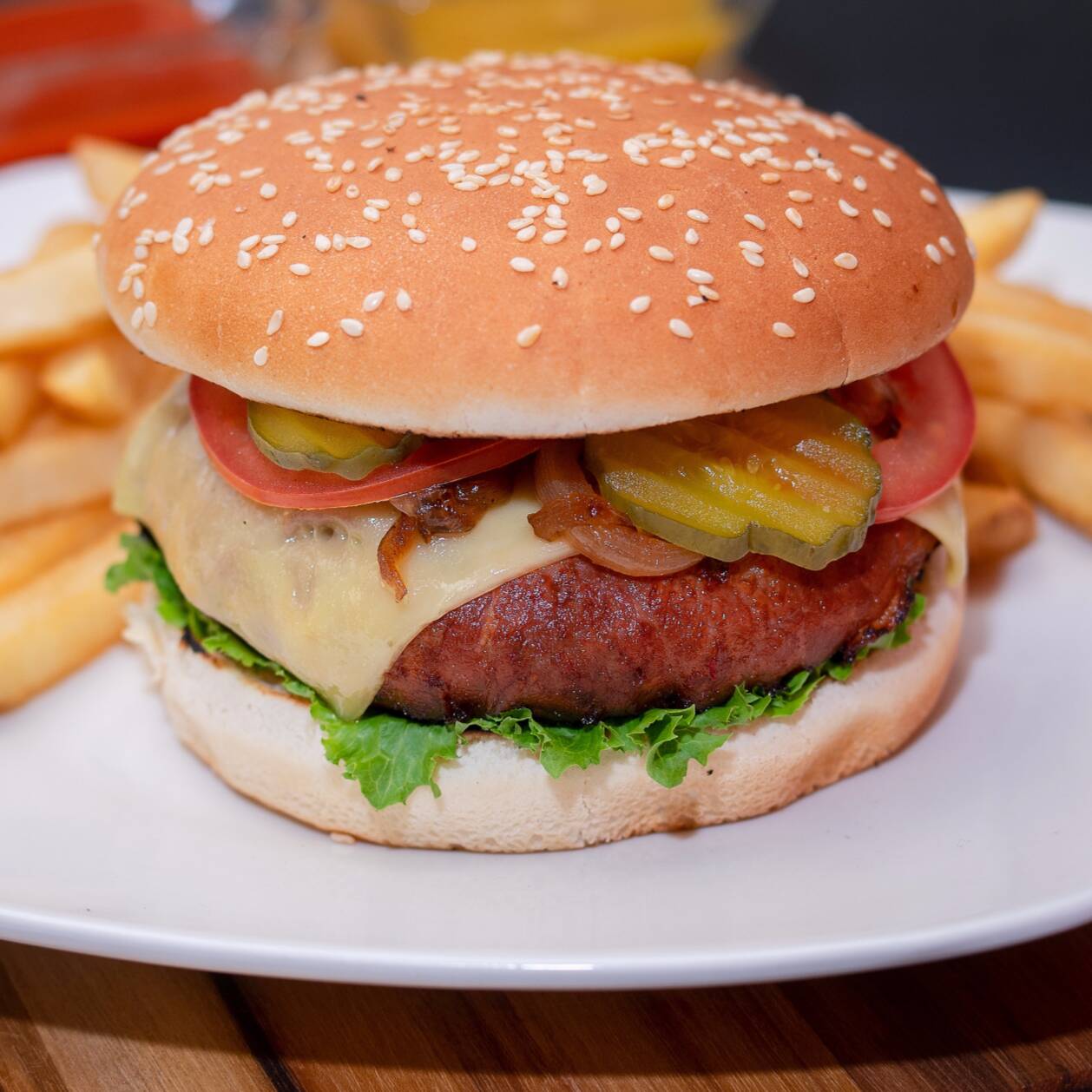 Bacon Bomb Burger + Papas a la Francesa