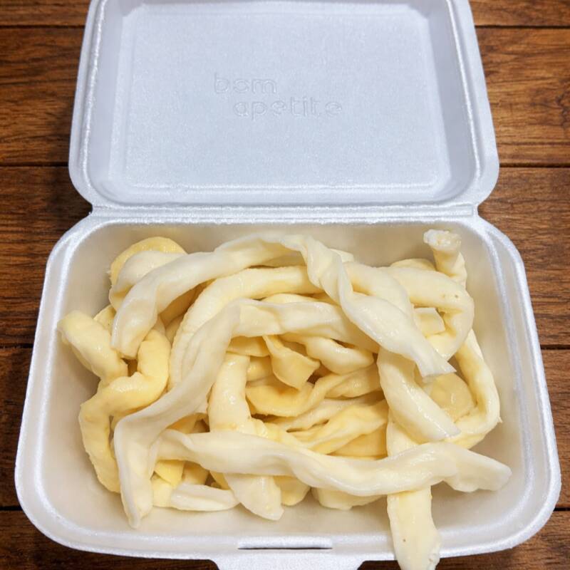 Porção com 500g - Tripa bovina fresca e cuidadosamente higienizada, perfeita para receitas tradicionais e bem temperadas.