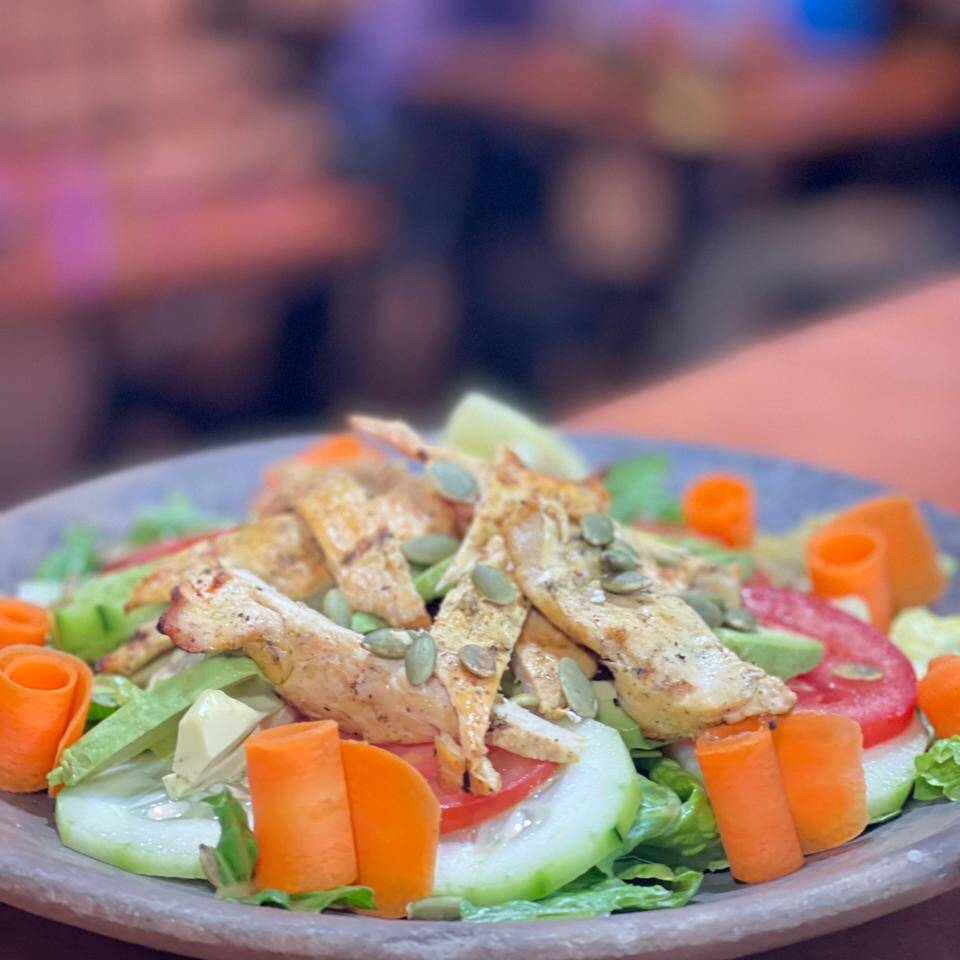 Ensalada de Pechuga de Pollo Asada