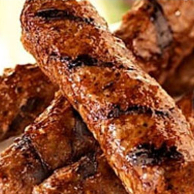 Cafta aproximadamente 150 grama,com cebola,pimentão,coentro,alho,tomate e queijo.