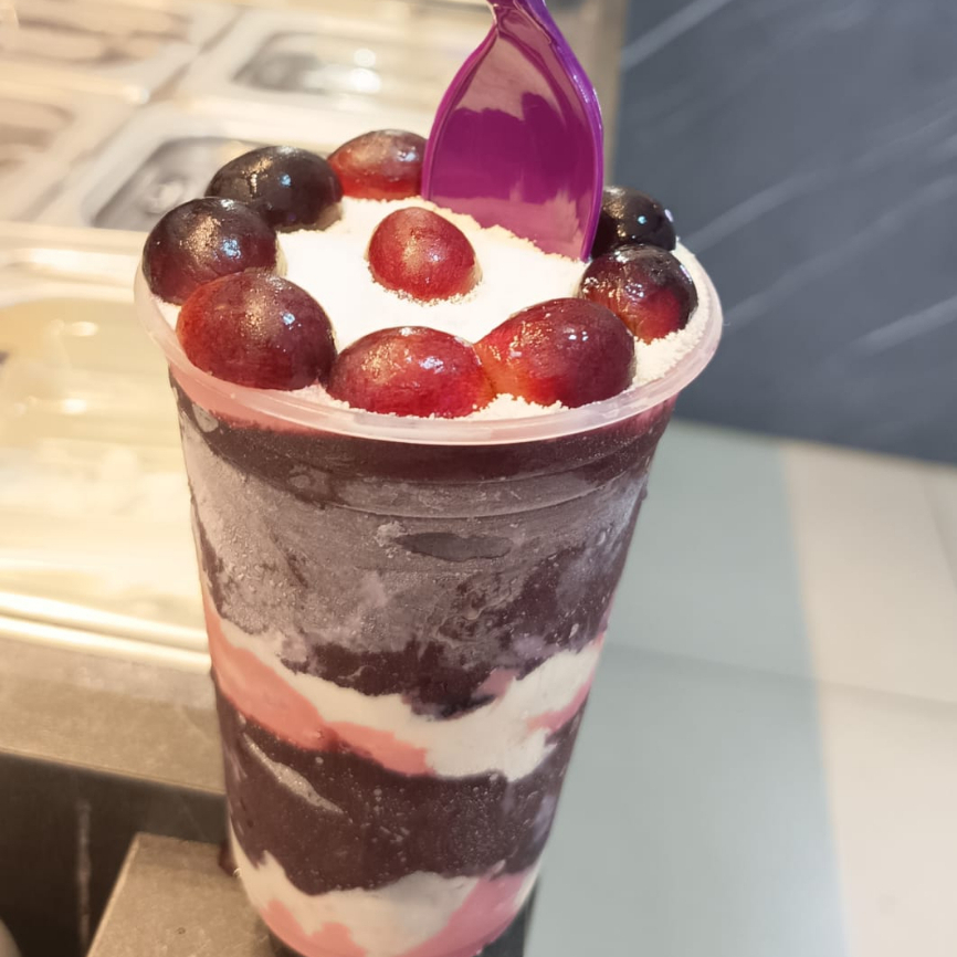 300ml Açaí + M. Morango + Leite em Pó + Uva
