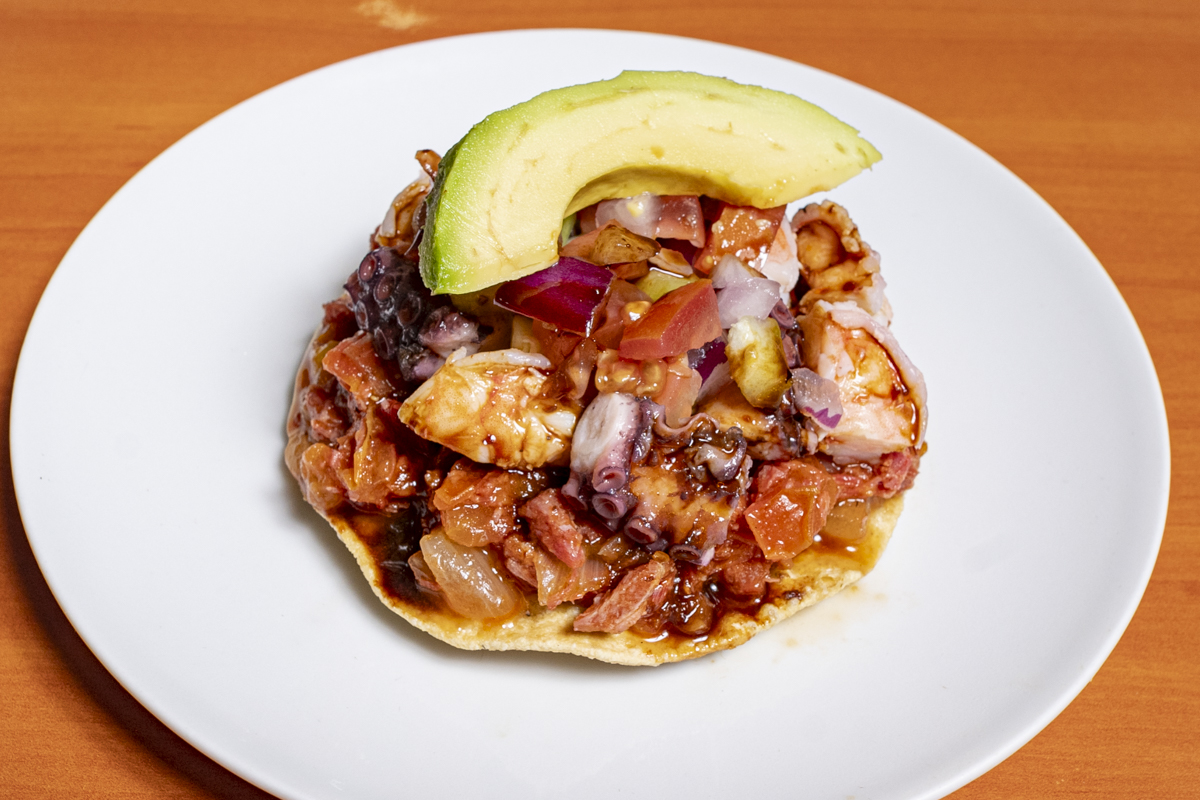 TOSTADA ESPECIAL CON MARLIN