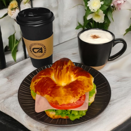 Cuernito & Café de Tu Preferencia