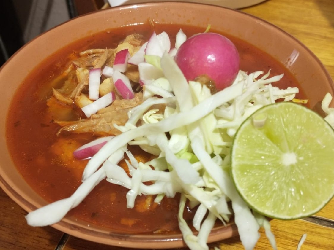 Medio Litro de Pozole+ 1 COCA-COLA de 600ml