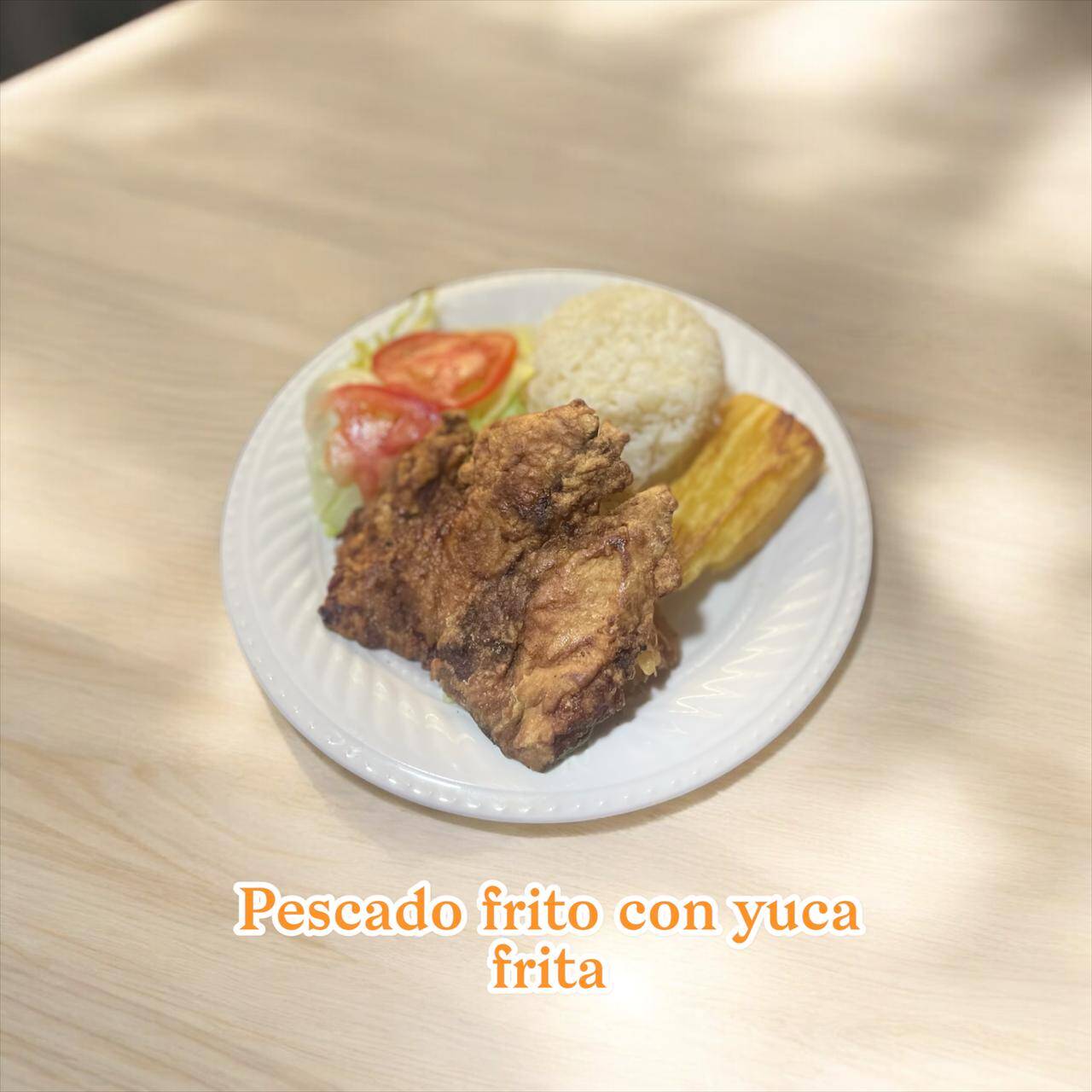 Pescado Frito con Yuca Frita
