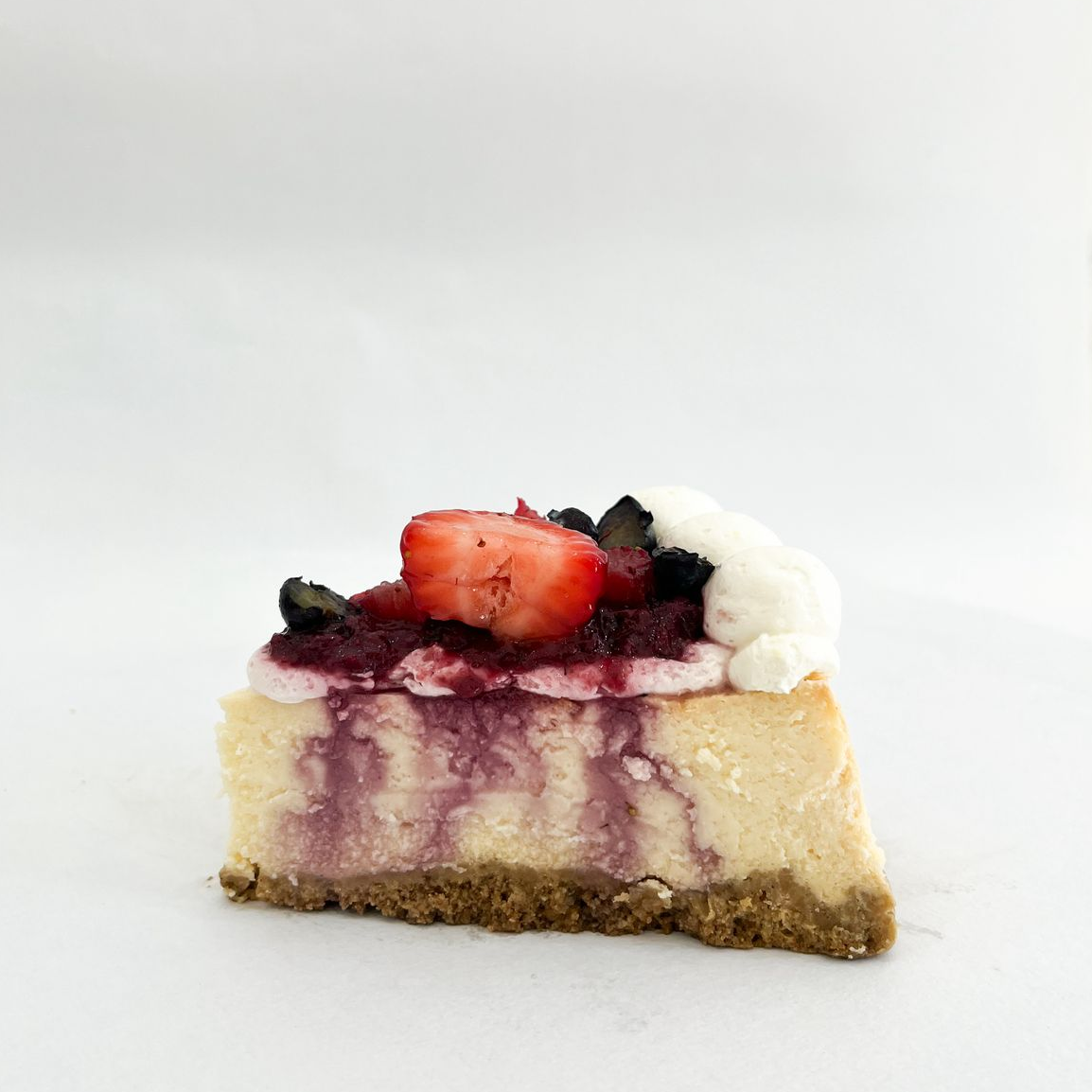REBANADA DE CHEESECAKE DE FRUTOS ROJOS