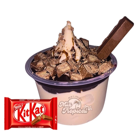 Super Croc é uma criação exclusiva para nossos pequenos comensais na categoria 'Qual a sua preferência? Deliciosos Kids'. Este prato une o crocante do Super Croc com a irresistível doçura do Kit Kat, resultando numa experiência gustativa incrível. É uma combinação perfeita, feita com ingredientes de alta qualidade, que garante a satisfação dos pequenos e também dos adultos. Experimente essa delícia e torne a refeição das crianças ainda mais divertida e saborosa!