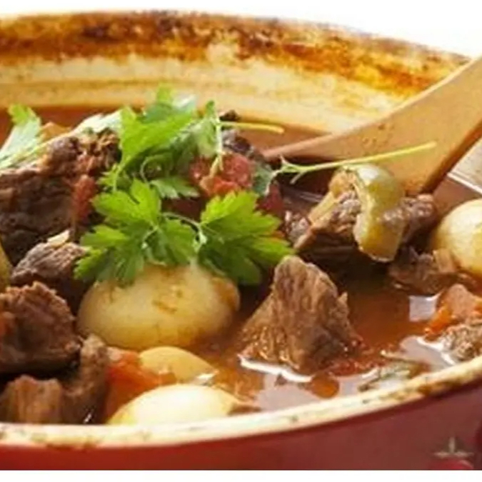 Carne bovina . Com Batata frita, e cebolinha ao molho soja e gengibre.