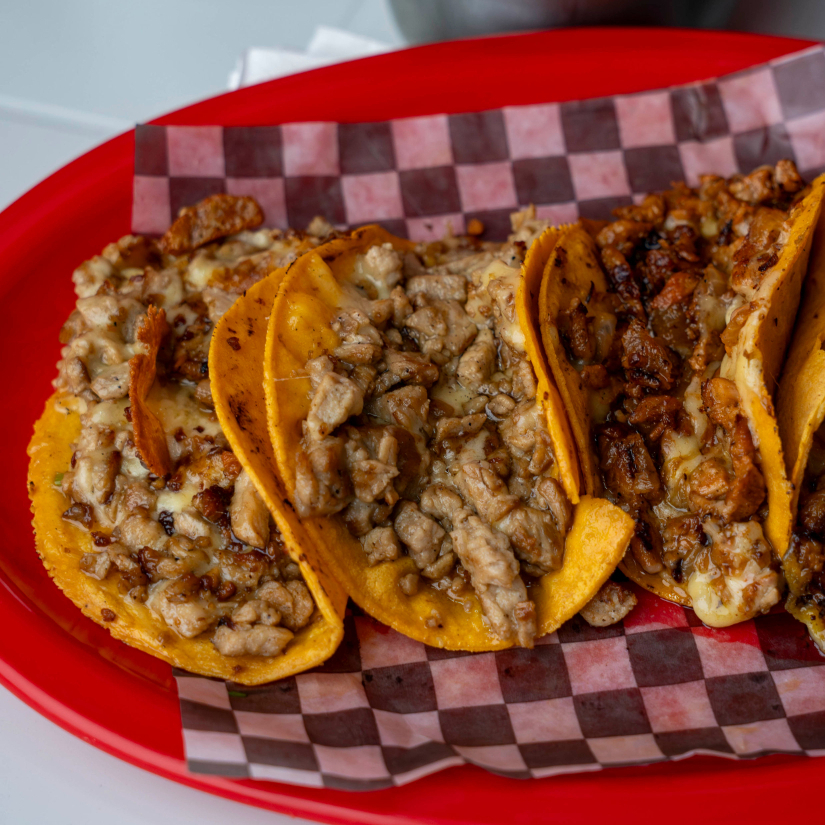 Taco de Bistec con Queso