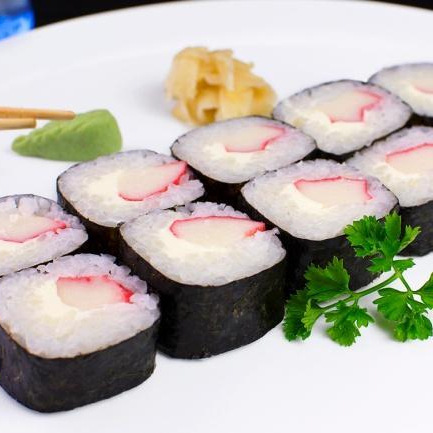 Kani (caranguejo) Shari, cebolinha, folha de alga marinha (nori), cream cheese, 10 peças