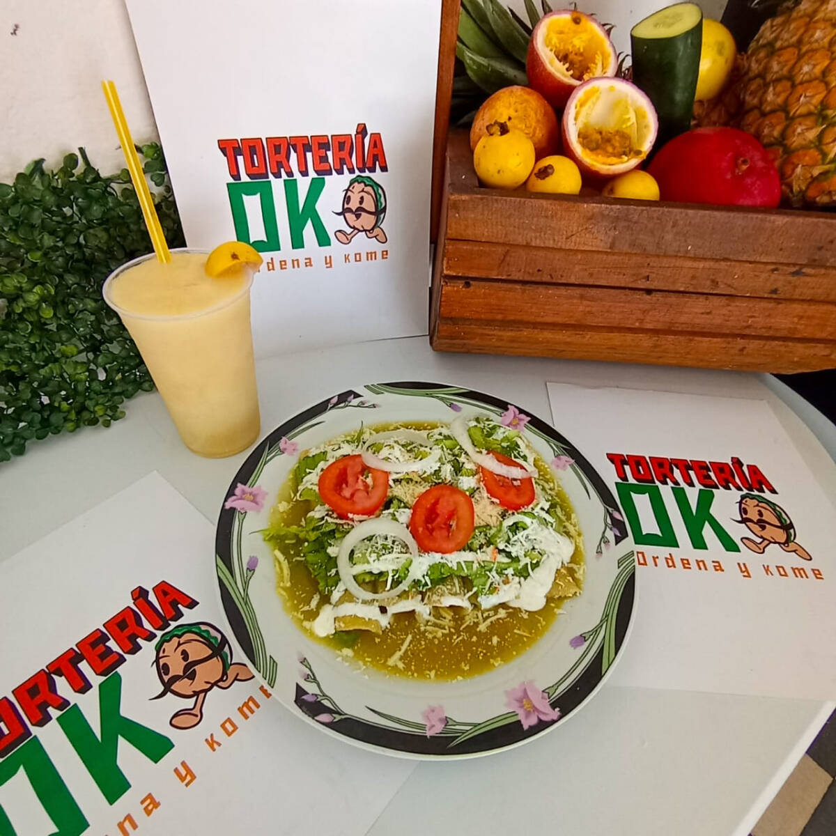 Enchiladas Verdes mas Agua de  Elección