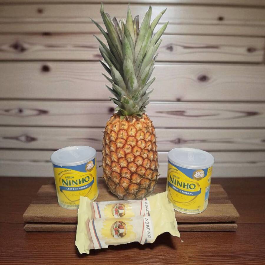 Sacolé muito cremoso de abacaxi, ótima opção para quem procura sabor e presa pela qualidade.