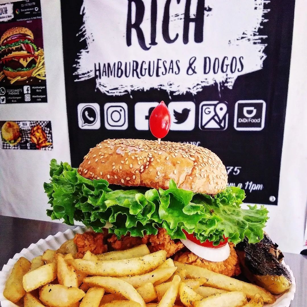 HAMBURGUESA CRISPY + 1/2 ORDEN PAPAS GAJO + BEBIDA