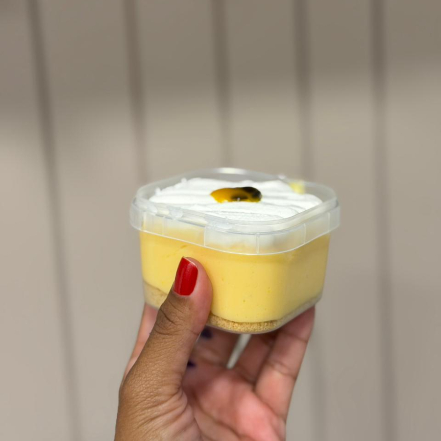 Leve, geladinho e irresistível: base de biscoito maisena, mousse trufado e mousse de maracujá com chantininho cremoso. Novo formato de 150ml de puro sabor