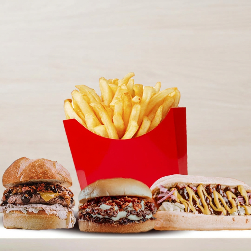 1 HAMBURGER DE 160GR, UM HOT DOG, UM SMASH E UMA BATATA GRANDE. O COMBO FAMÍLIA MAIS COMPLETO DA CIDADE.