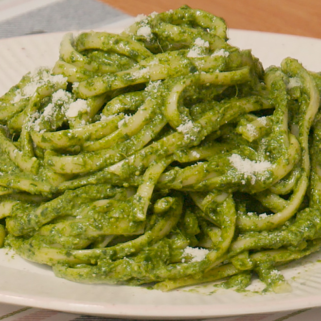 🍝 2 Platos de Fetuccini al Pesto + 4 Panes al Ajo