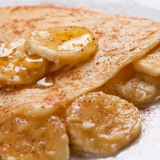 Mussarela, banana, açúcar, canela, leite condensado