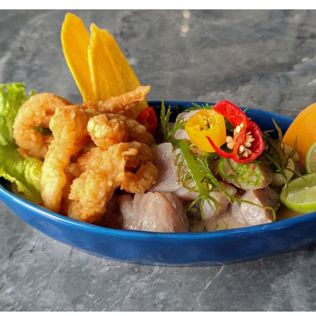 Ceviche Fuego Pescado y Chicharrón de Pota.