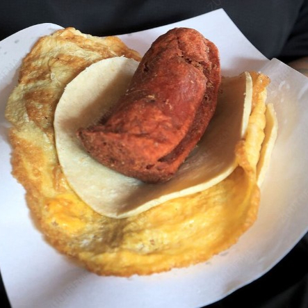 Gallo de Torta de Huevo y Salchichón + Refresco De