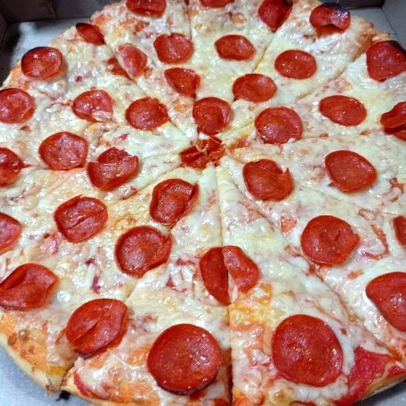 Pizza de Peperoni 12 Pedazos Promo Mes