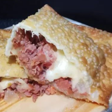 Calabresa em cubos e bastante mussarela