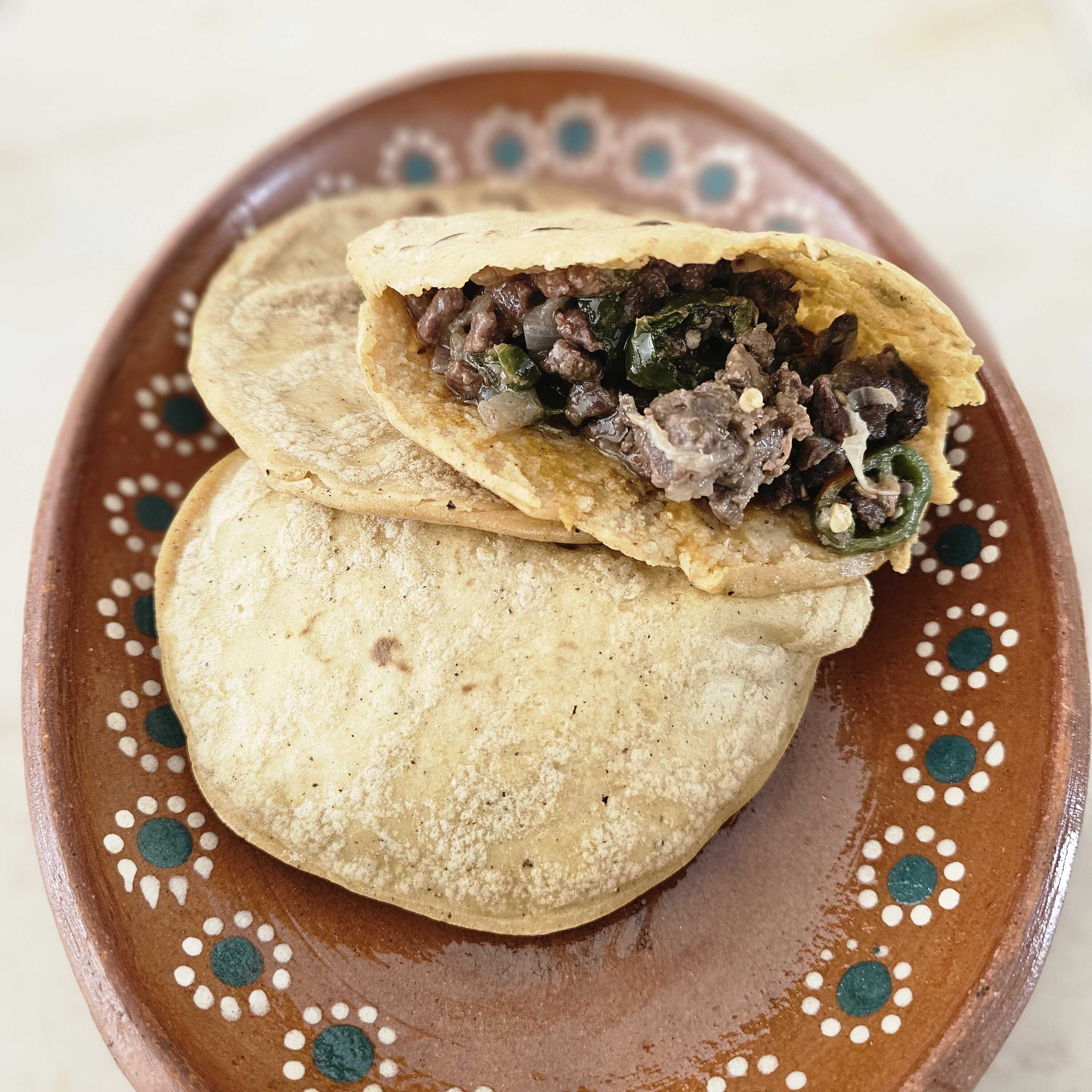 Gordita Grande Bistec a la Mexicana