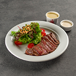 Corte nobre de carne bovina grelhada (220g) e nosso exclusivo molho secreto cremoso, preparado com 21 ingredientes (80g). Acompanha um mix de folhas frescas, tomates-cereja e nozes, finalizado com um leve e refrescante molho artesanal de iogurte e mostarda Dijon. 

Obs.: Os produtos são pesados in natura e podem apresentar variação de peso e tamanho após o preparo.