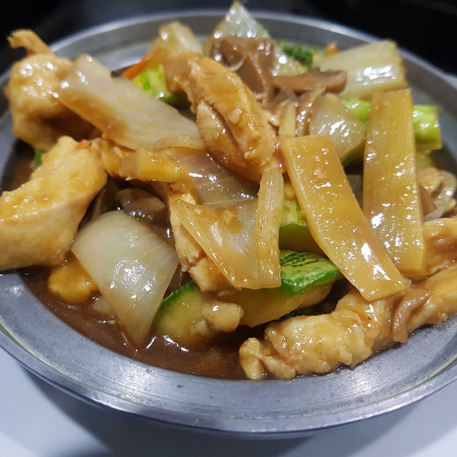Trozos de Pollo con Hongos y Verduras