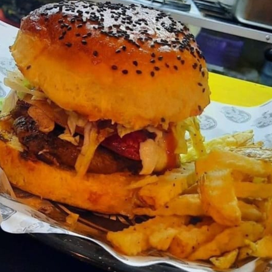 Hamburguesa al Pastor con Papas