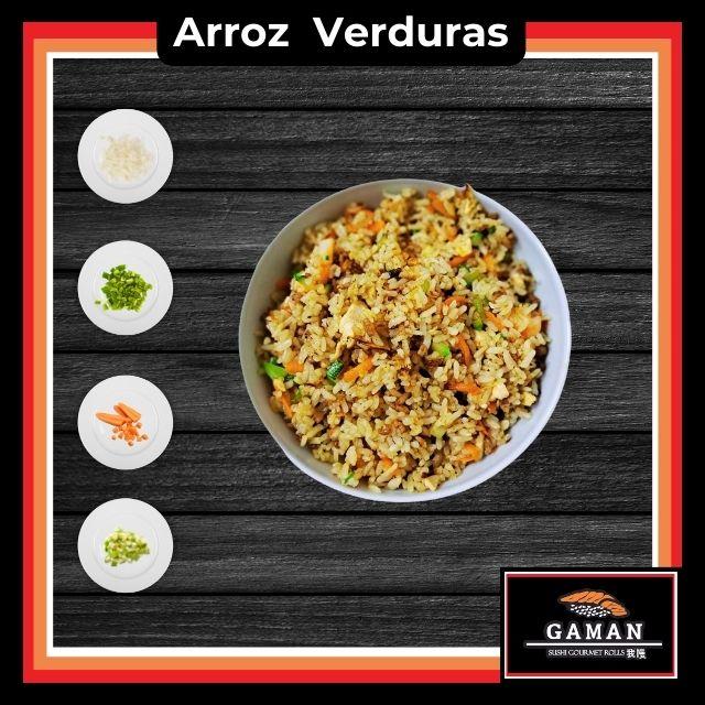 Arroz frito verduras.