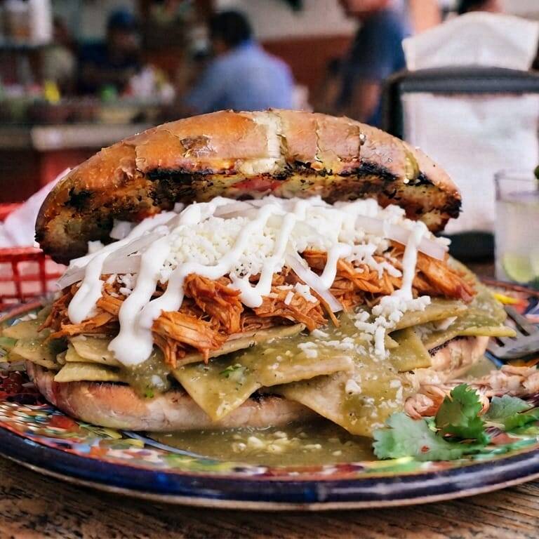 Torta de Chilaquiles con Cochinita Pibil