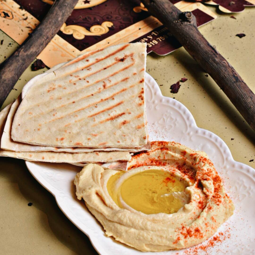 hummus con pan